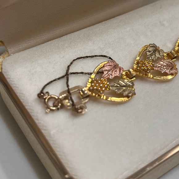 Vintage Landstrom’s Tri Color 10 Karat Black Hills Gold Heart Leaf Bracelet - Picture 14 of 15